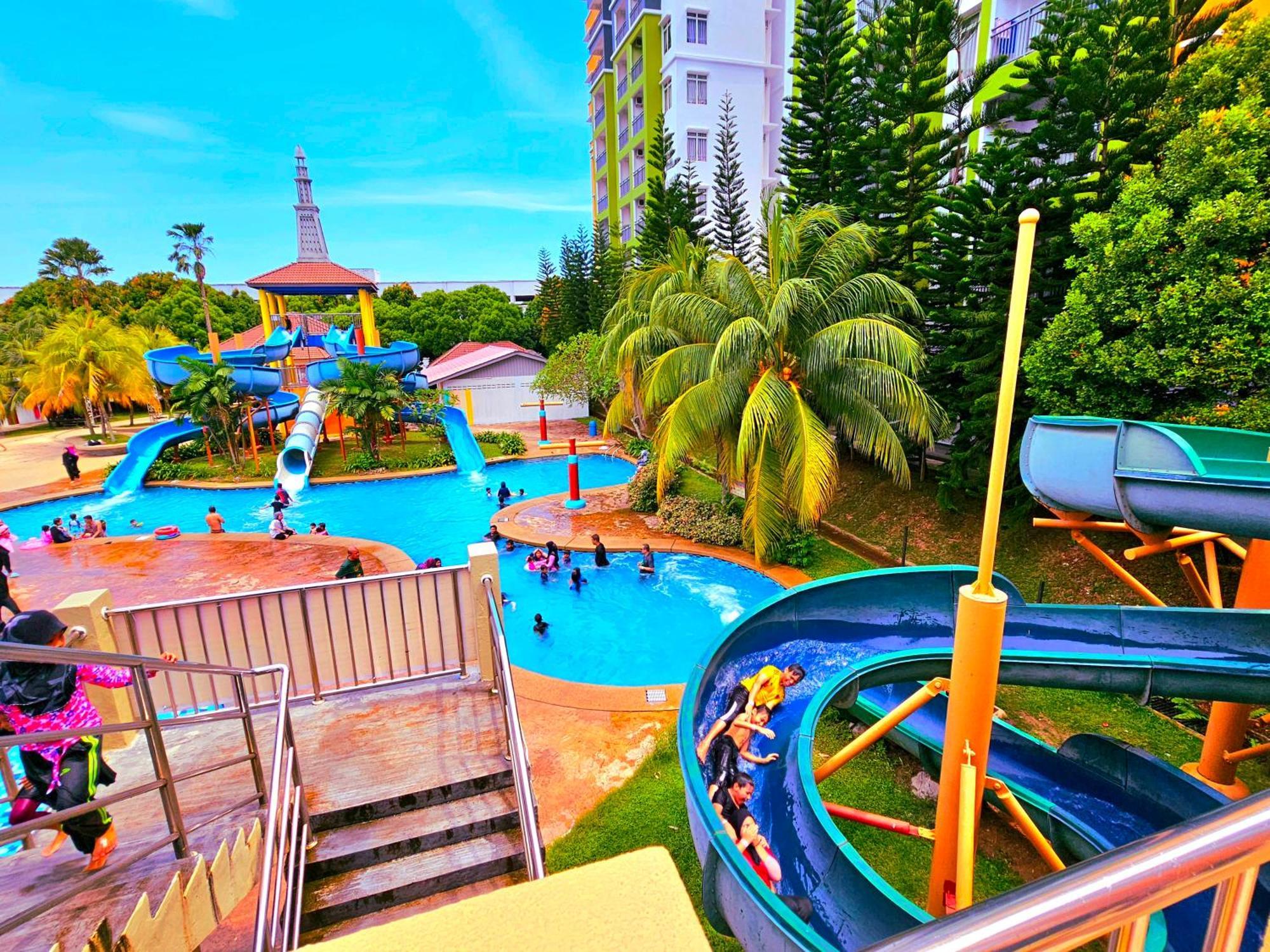 By Lg Water Themepark Suites Melaka By Ggm Exteriör bild