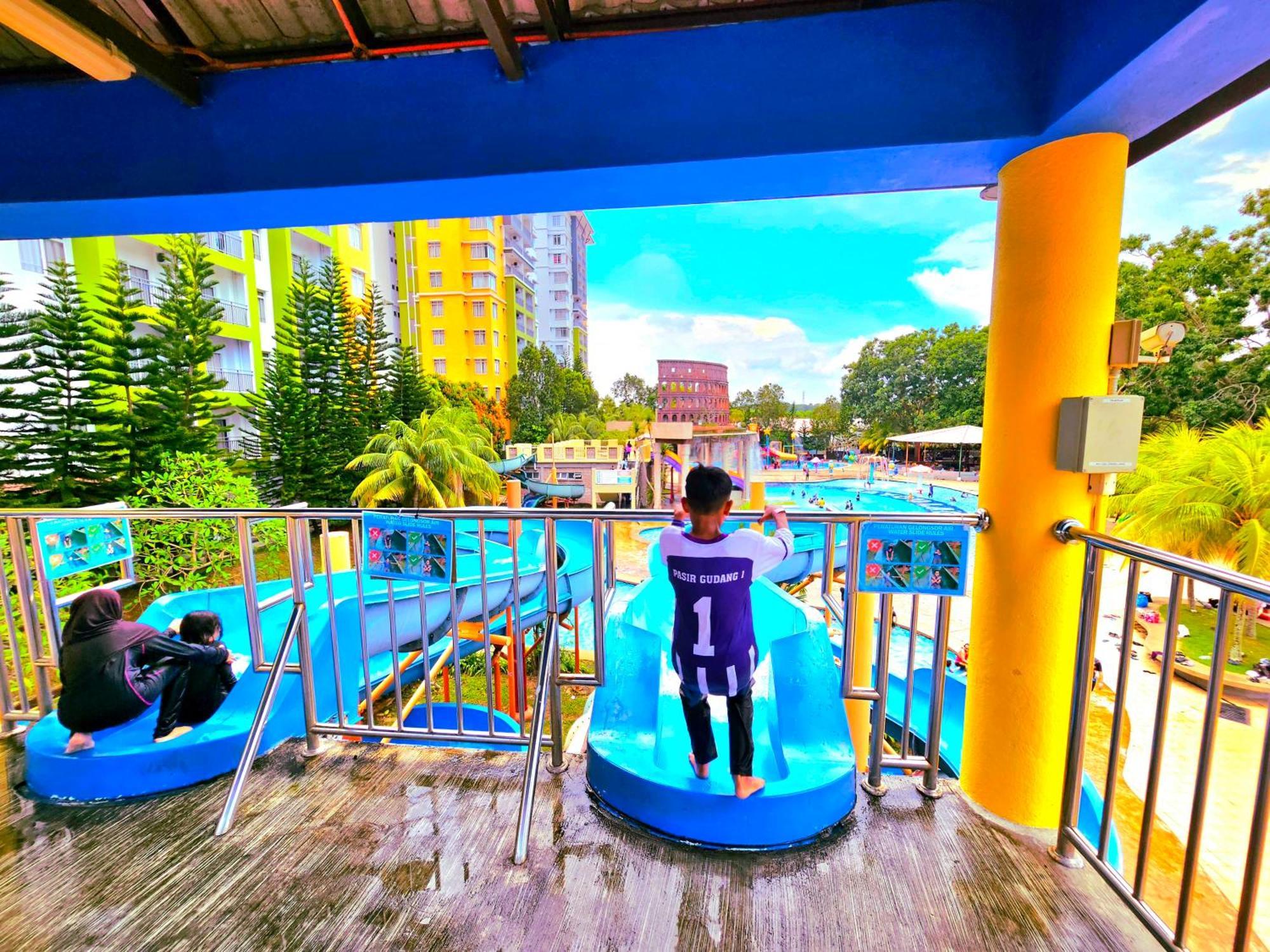By Lg Water Themepark Suites Melaka By Ggm Exteriör bild