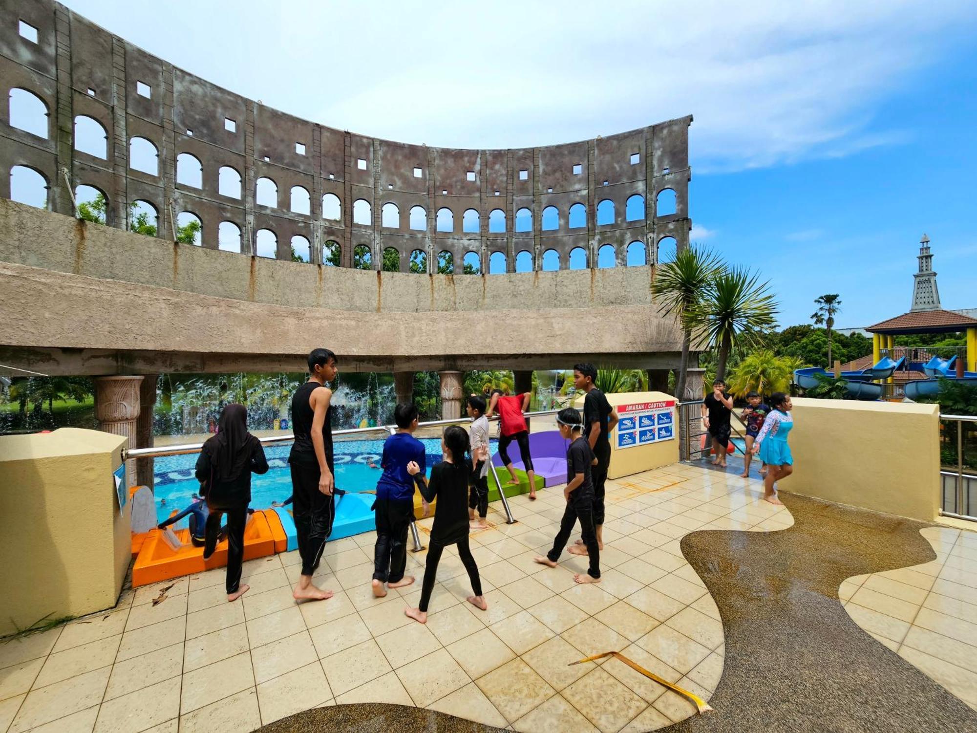 By Lg Water Themepark Suites Melaka By Ggm Exteriör bild